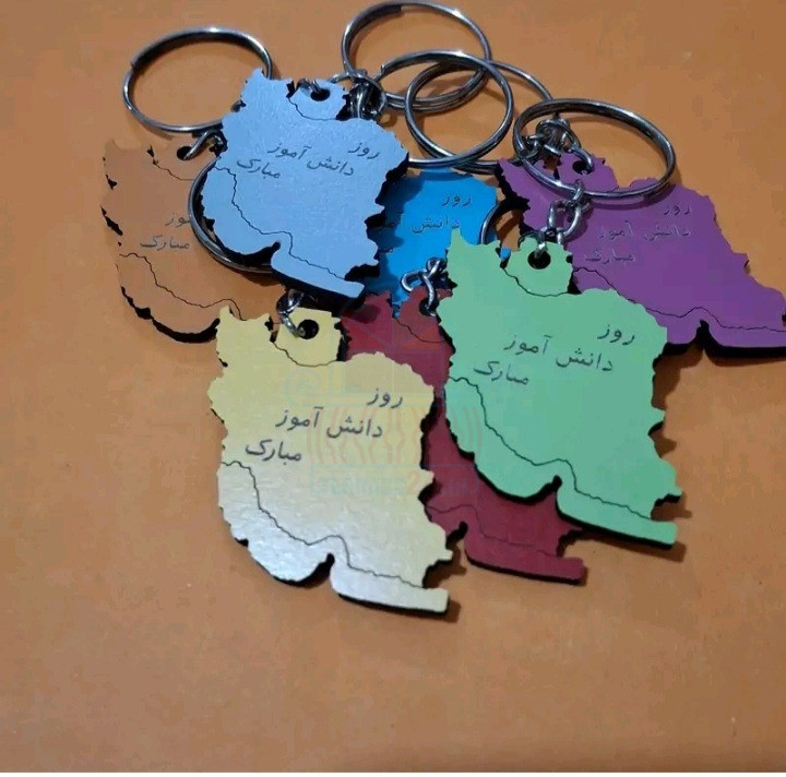 جاکلیدی یا اویز کیف هدیه روز دانش اموز دربسته های 100تایی