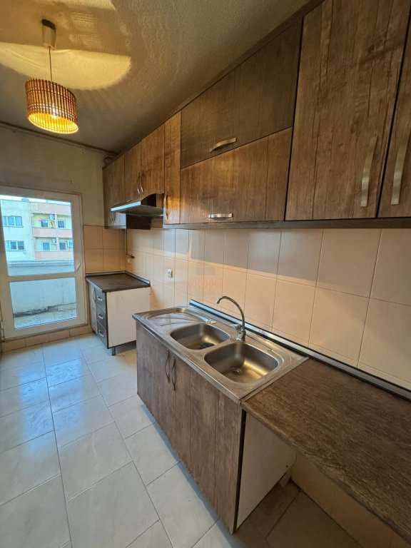 پردیس فاز3 محله پردیسان 64متر طبقه 8جنوبی