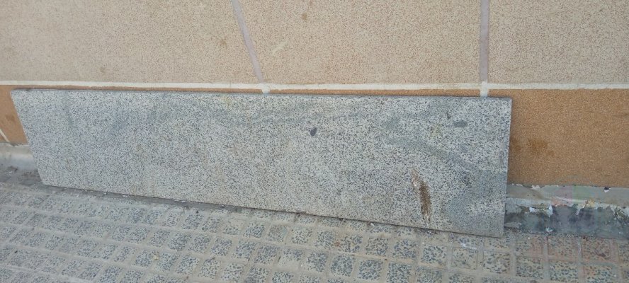 یک عدد سنگ گرانیت