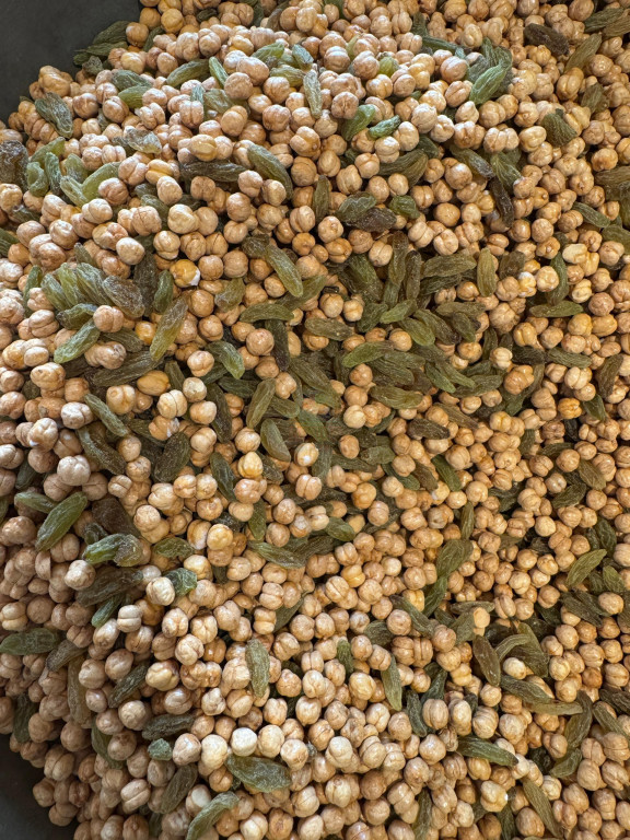 نخودچی و کشمش اعلا فقط عمده